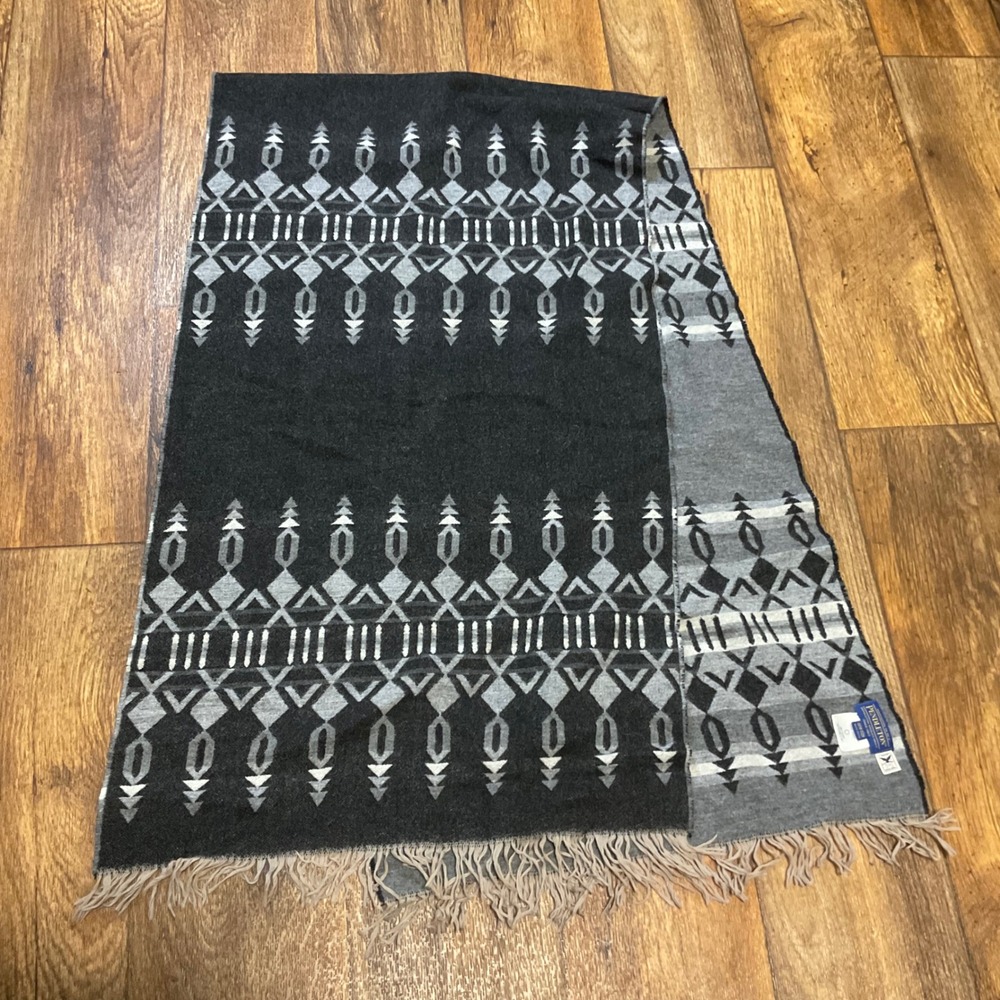 Pendleton Scarf 19"X68" Virgin Wool Black Gray Made In USA Fringe Ends